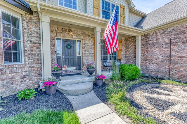 6867 W Thornebush Drive, Mccordsville, IN 46055