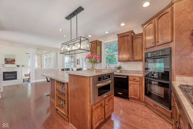 6867 W Thornebush Drive, Mccordsville, IN 46055