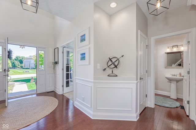 6867 W Thornebush Drive, Mccordsville, IN 46055