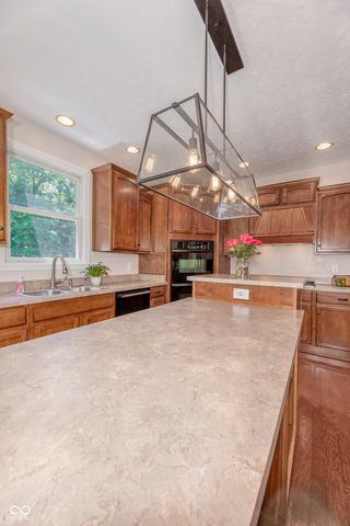 6867 W Thornebush Drive, Mccordsville, IN 46055
