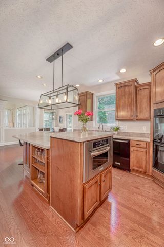 6867 W Thornebush Drive, Mccordsville, IN 46055