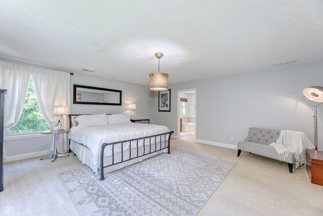 6867 W Thornebush Drive, Mccordsville, IN 46055