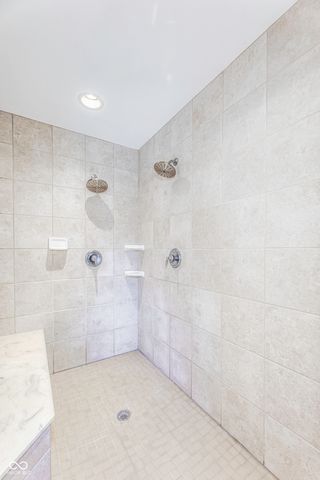 6867 W Thornebush Drive, Mccordsville, IN 46055