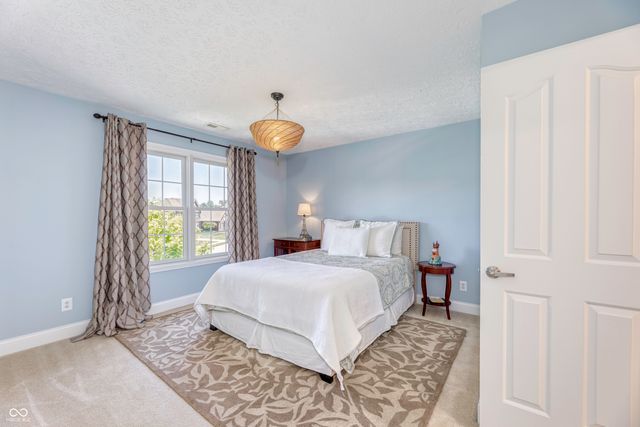 6867 W Thornebush Drive, Mccordsville, IN 46055