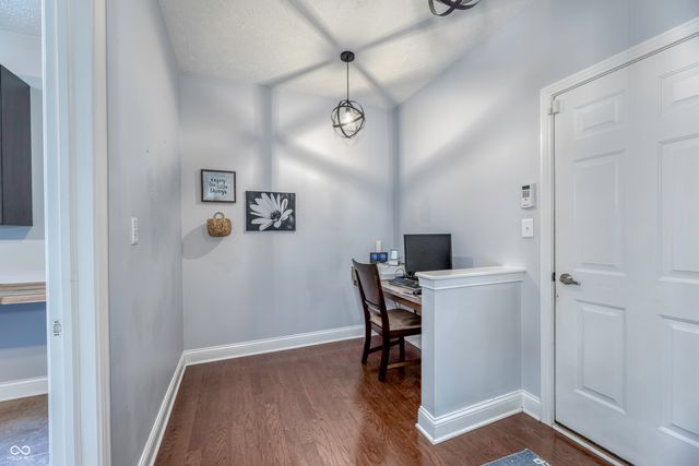 6867 W Thornebush Drive, Mccordsville, IN 46055