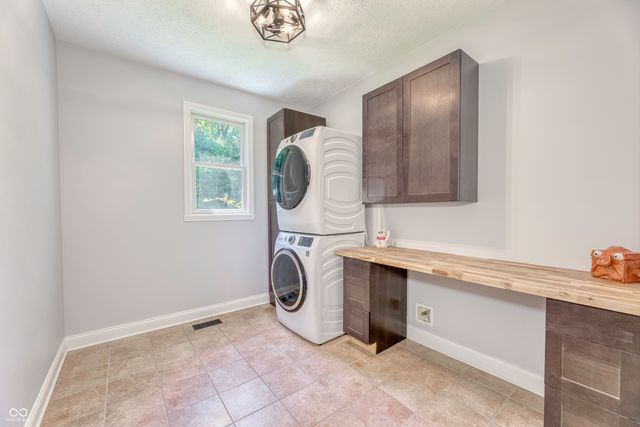 6867 W Thornebush Drive, Mccordsville, IN 46055