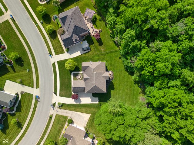6867 W Thornebush Drive, Mccordsville, IN 46055