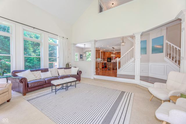 6867 W Thornebush Drive, Mccordsville, IN 46055