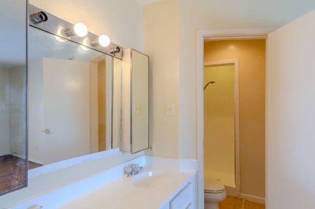 9090 S Braeswood Boulevard 60, Houston, TX 77074