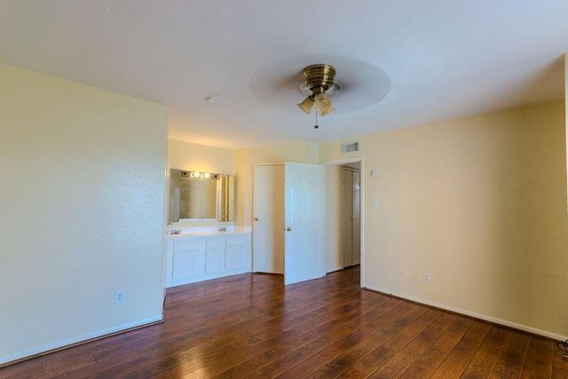 9090 S Braeswood Boulevard 60, Houston, TX 77074