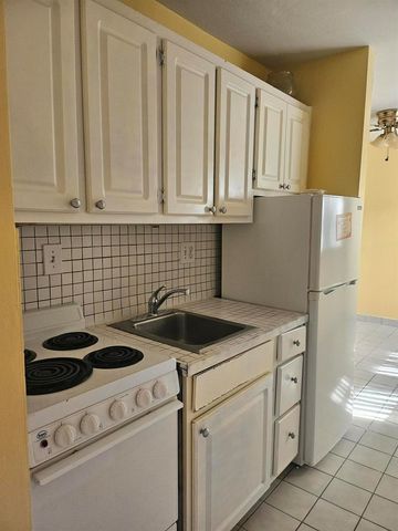 3222 E Marine Drive 1, Pompano Beach, FL 33062