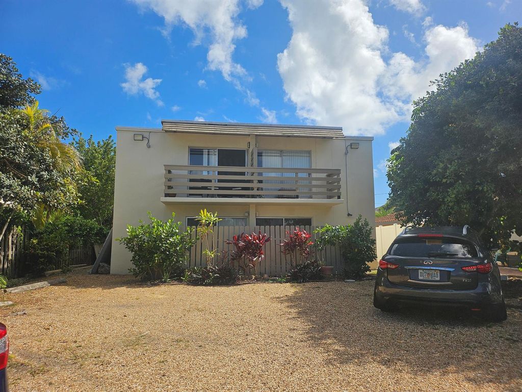 3222 E Marine Drive 1, Pompano Beach, FL 33062