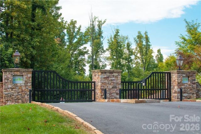 11 Franklin Trace Drive 15, Asheville, NC 28804