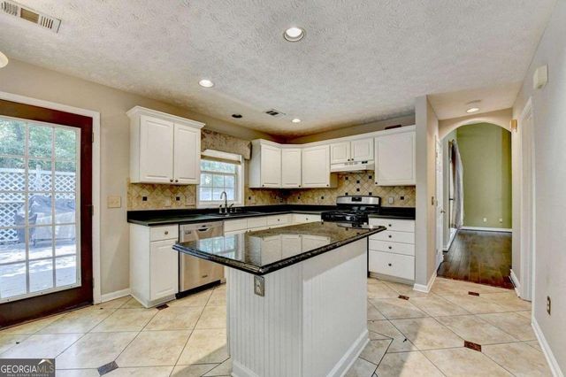 2915 White Blossom Lane, Suwanee, GA 30024