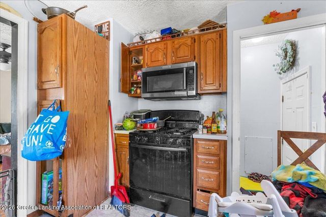 612 Leslie Street, Lansing, MI 48912
