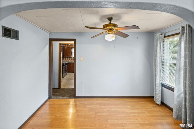 721 W WHITTAKER Street, Salem, IL 62881