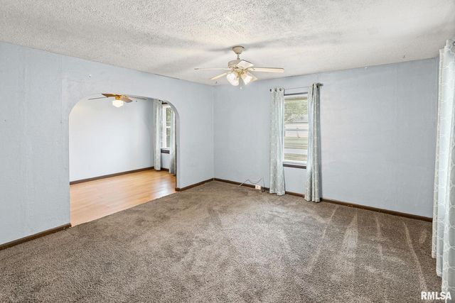 721 W WHITTAKER Street, Salem, IL 62881