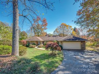 510 E Crooked Creek Lane, Hendersonville, NC 28739