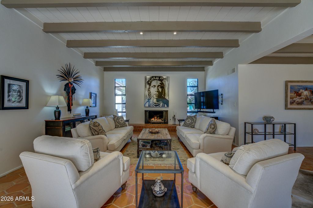 Image 10 of property listing at 1049 N BOULDER Drive, Carefree, AZ 85377