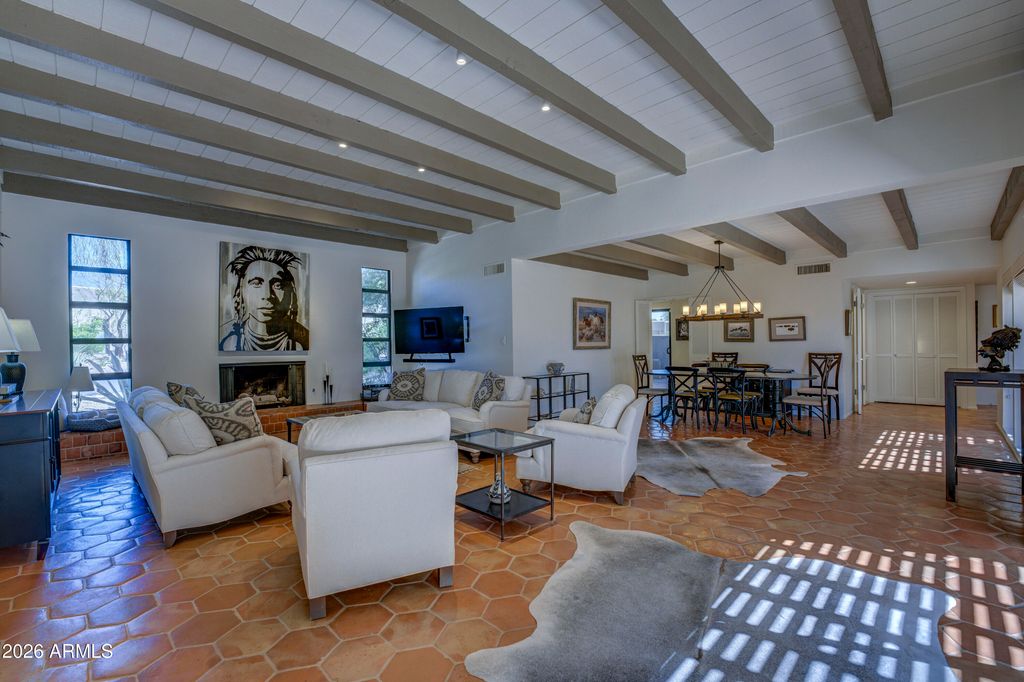 Image 12 of property listing at 1049 N BOULDER Drive, Carefree, AZ 85377