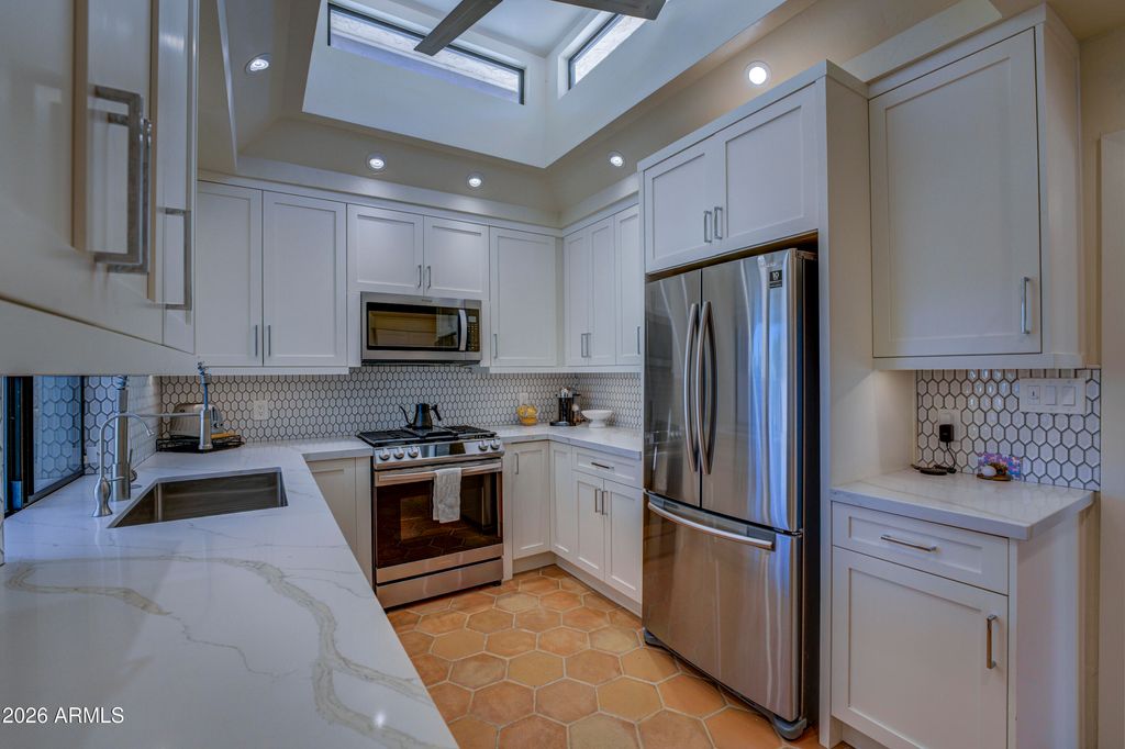 Image 13 of property listing at 1049 N BOULDER Drive, Carefree, AZ 85377
