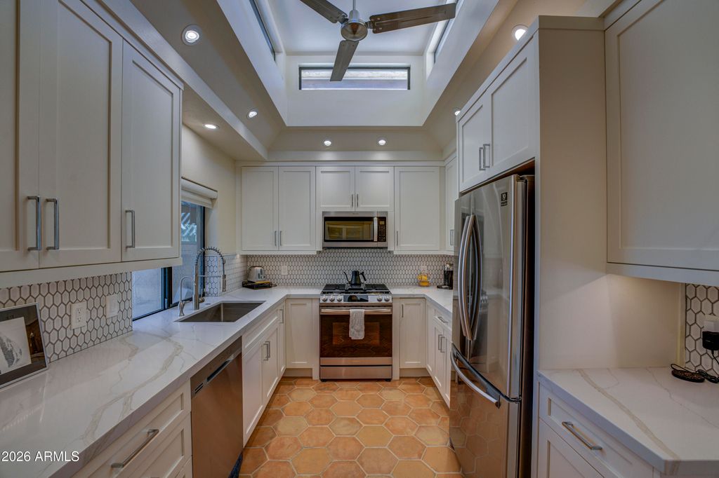 Image 14 of property listing at 1049 N BOULDER Drive, Carefree, AZ 85377