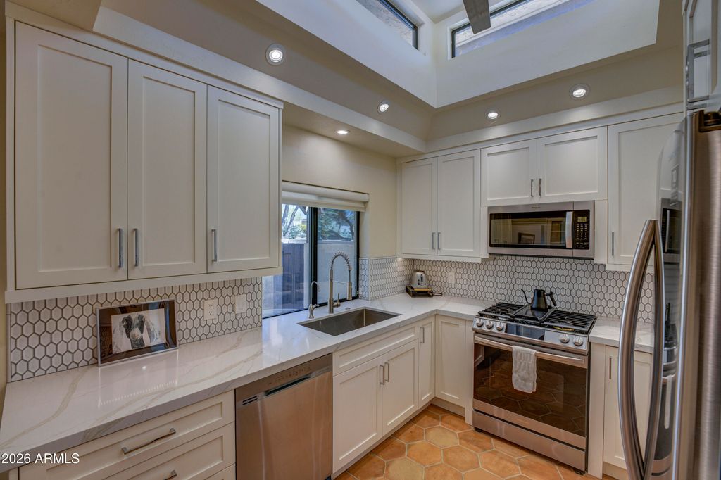 Image 15 of property listing at 1049 N BOULDER Drive, Carefree, AZ 85377