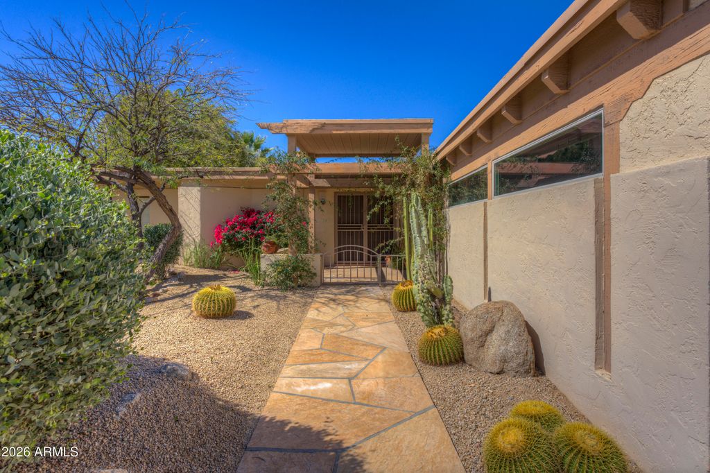 Image 2 of property listing at 1049 N BOULDER Drive, Carefree, AZ 85377