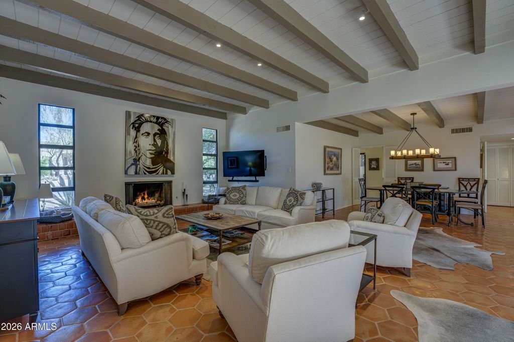 Image 7 of property listing at 1049 N BOULDER Drive, Carefree, AZ 85377