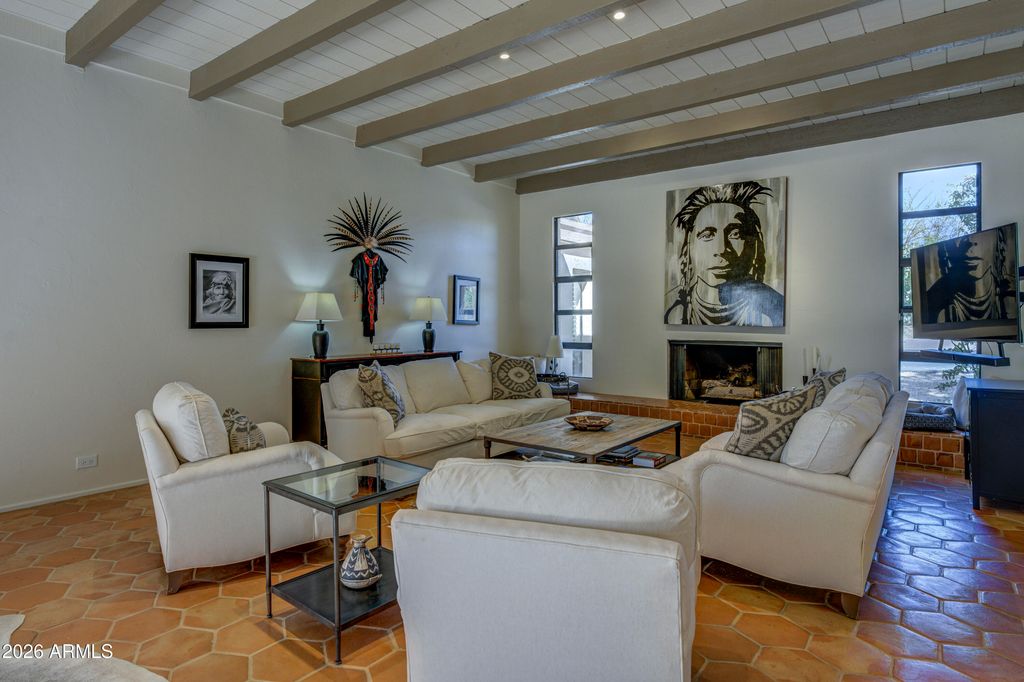 Image 8 of property listing at 1049 N BOULDER Drive, Carefree, AZ 85377