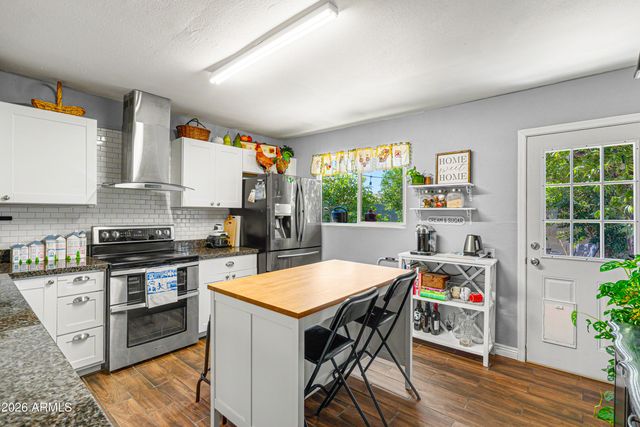 2209 W EDGEWOOD Avenue, Mesa, AZ 85202