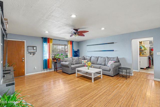 2209 W EDGEWOOD Avenue, Mesa, AZ 85202