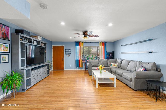 2209 W EDGEWOOD Avenue, Mesa, AZ 85202