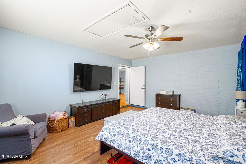 Image 12 of property listing at 2209 W EDGEWOOD Avenue, Mesa, AZ 85202