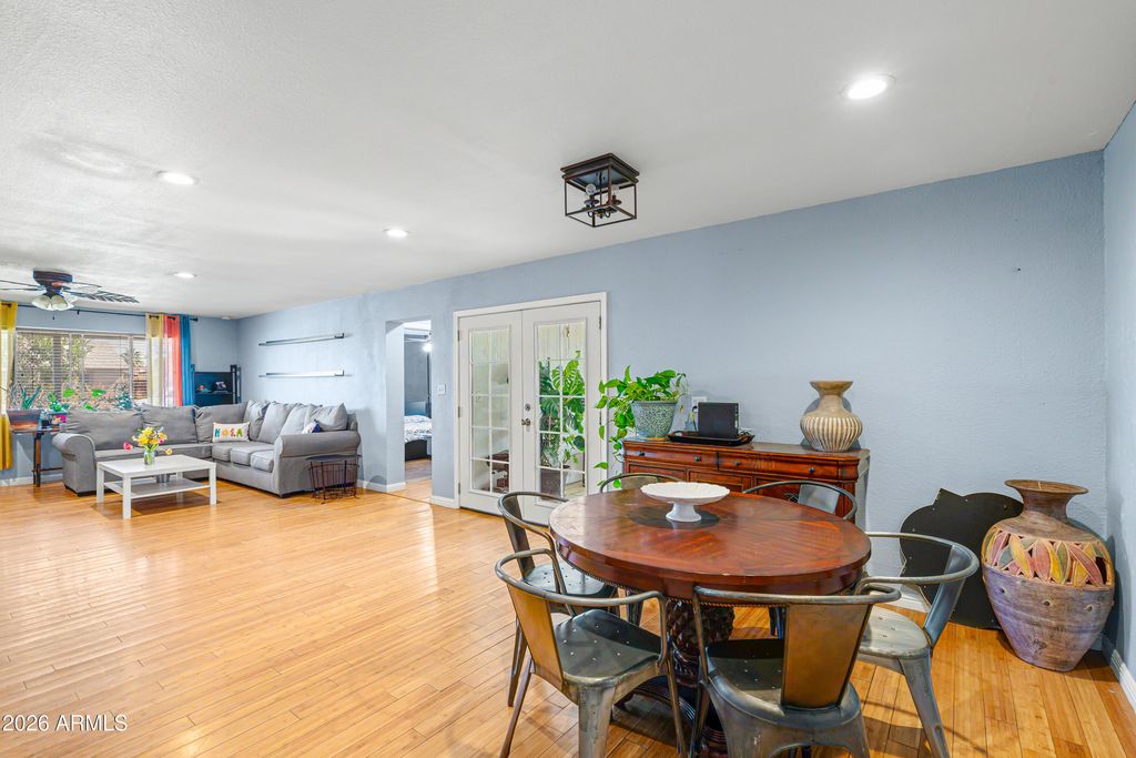 Image 13 of property listing at 2209 W EDGEWOOD Avenue, Mesa, AZ 85202