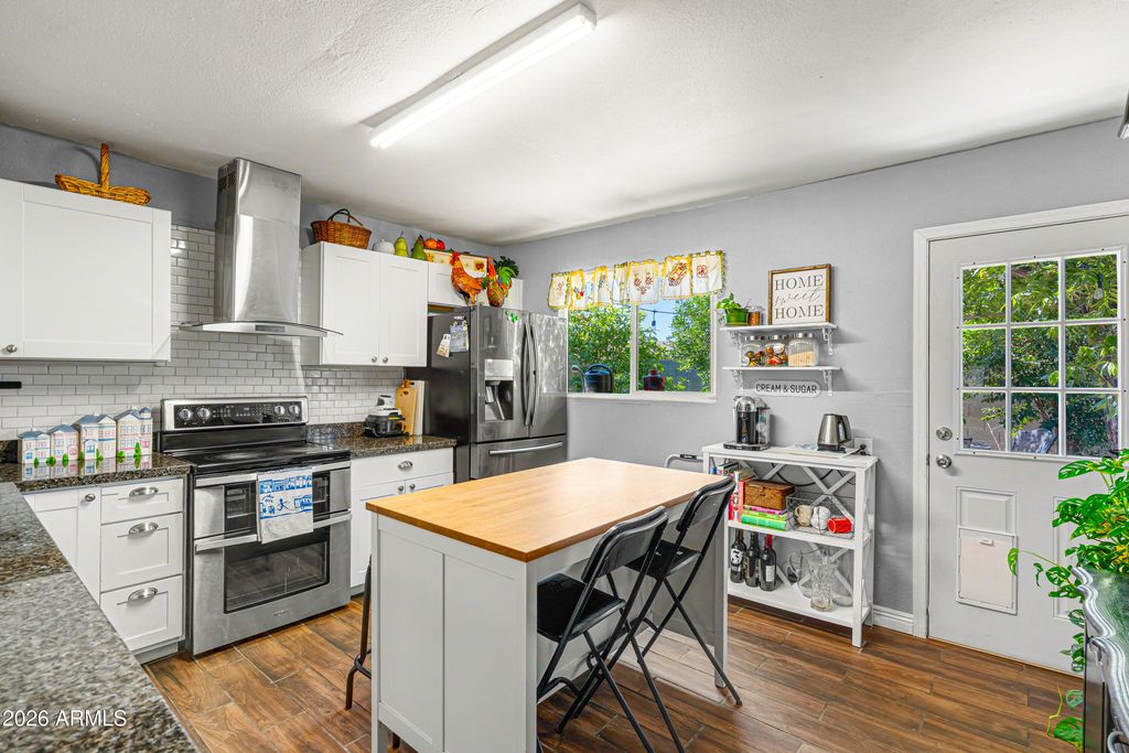 Image 14 of property listing at 2209 W EDGEWOOD Avenue, Mesa, AZ 85202