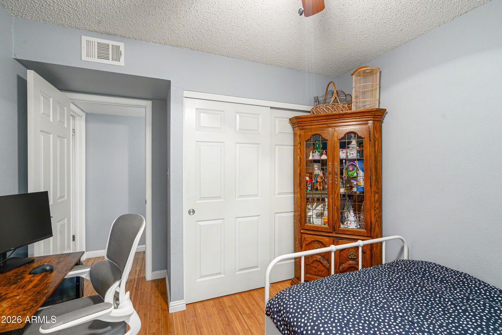 Image 25 of property listing at 2209 W EDGEWOOD Avenue, Mesa, AZ 85202
