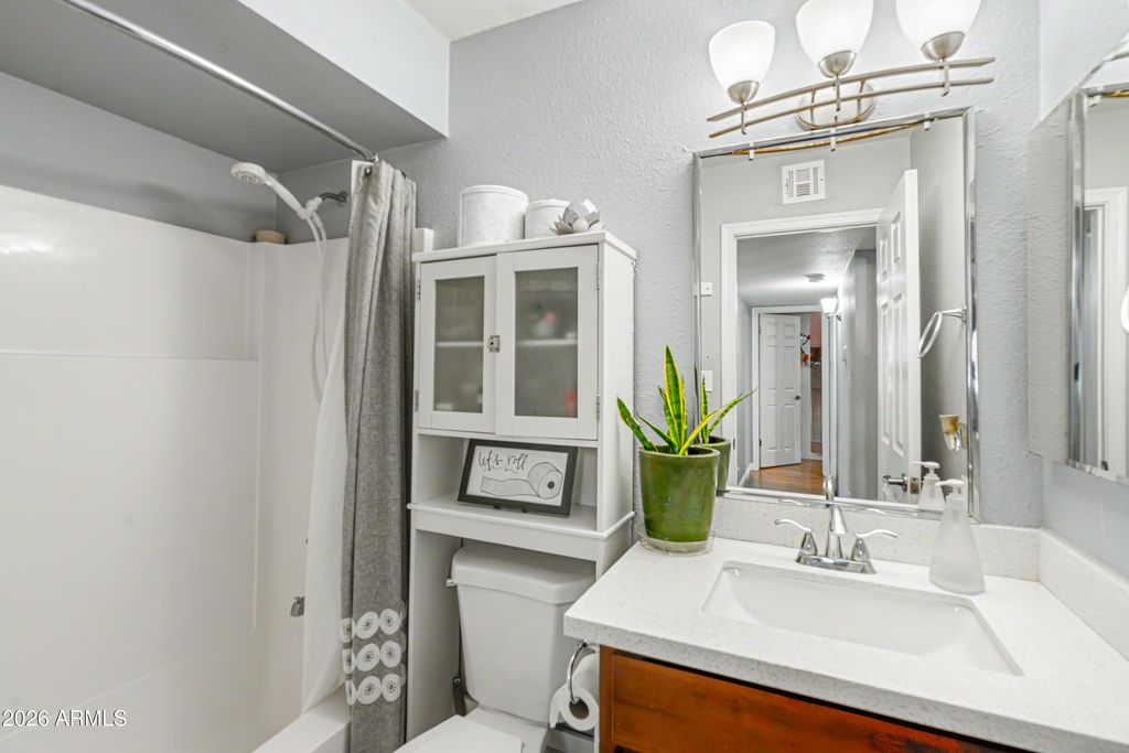 Image 27 of property listing at 2209 W EDGEWOOD Avenue, Mesa, AZ 85202