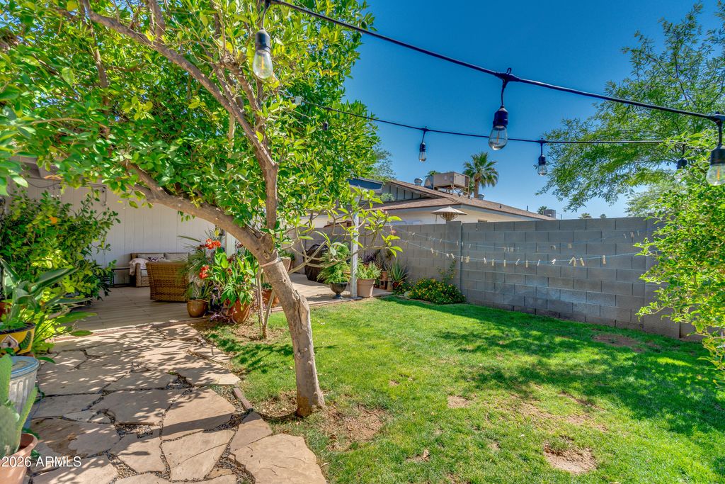 Image 35 of property listing at 2209 W EDGEWOOD Avenue, Mesa, AZ 85202