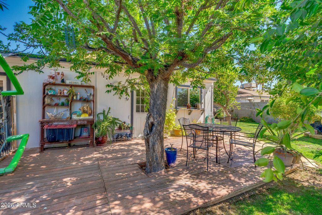 Image 37 of property listing at 2209 W EDGEWOOD Avenue, Mesa, AZ 85202