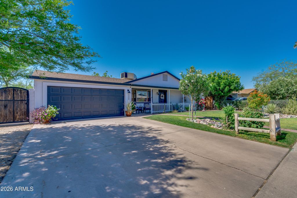 Image 39 of property listing at 2209 W EDGEWOOD Avenue, Mesa, AZ 85202