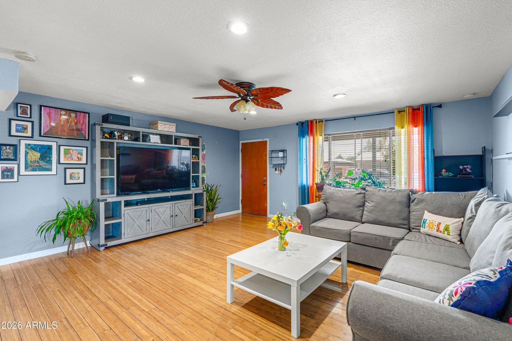 Image 8 of property listing at 2209 W EDGEWOOD Avenue, Mesa, AZ 85202