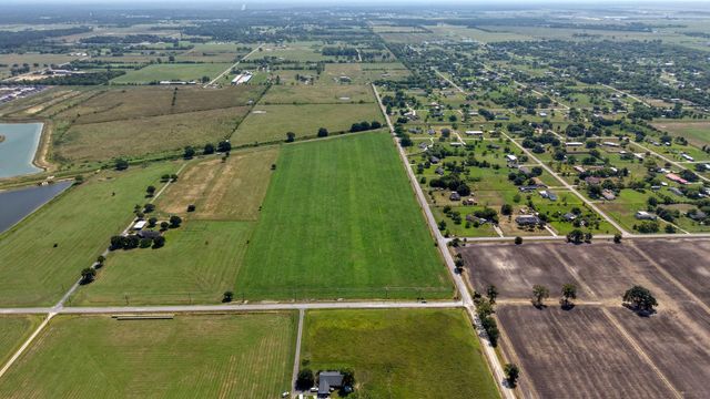 605 County Road 609, Dayton, TX 77535