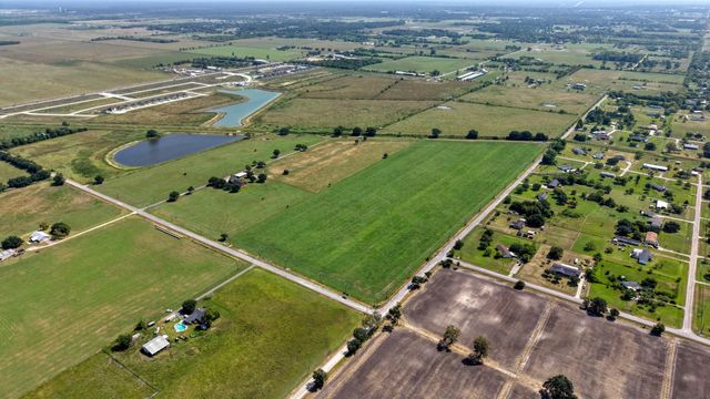 605 County Road 609, Dayton, TX 77535