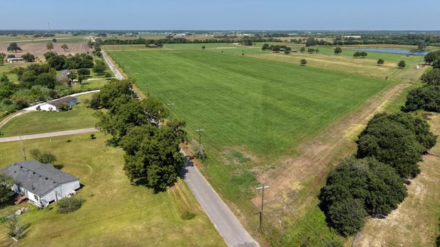 605 County Road 609, Dayton, TX 77535
