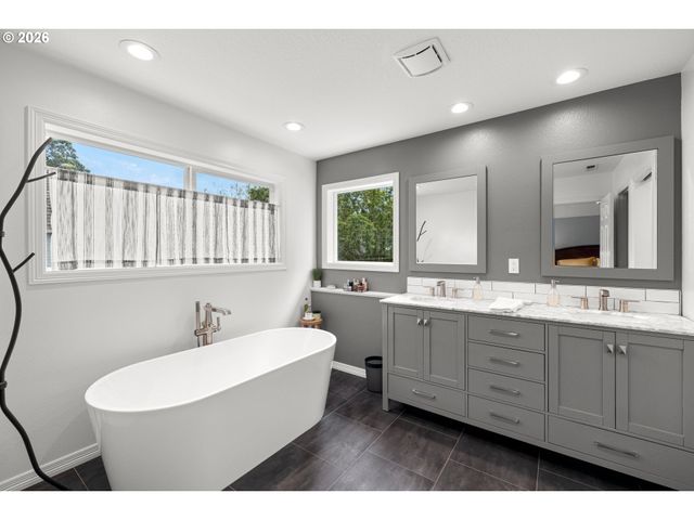 28528 Sw CASCADE Loop, Wilsonville, OR 97070