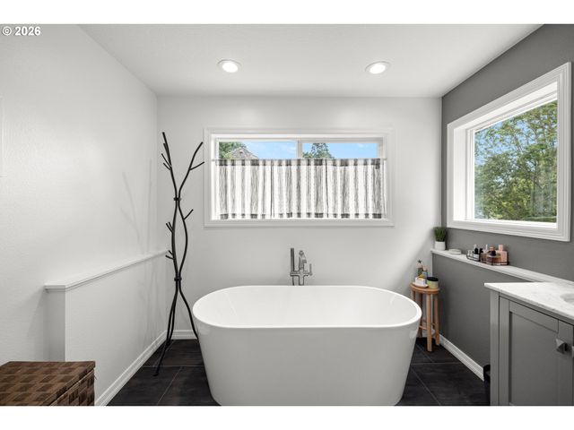 28528 Sw CASCADE Loop, Wilsonville, OR 97070