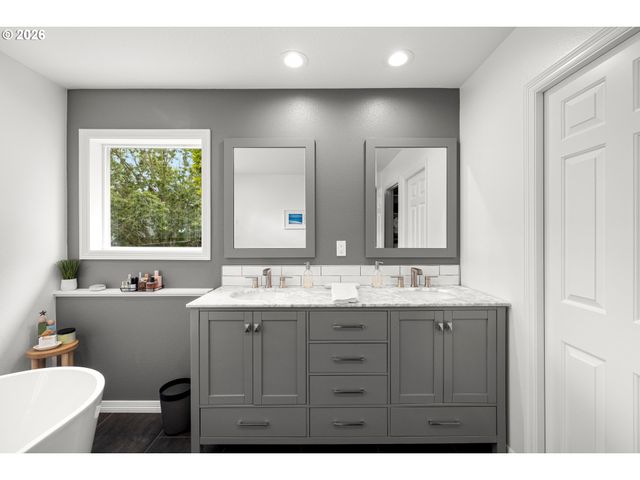 28528 Sw CASCADE Loop, Wilsonville, OR 97070