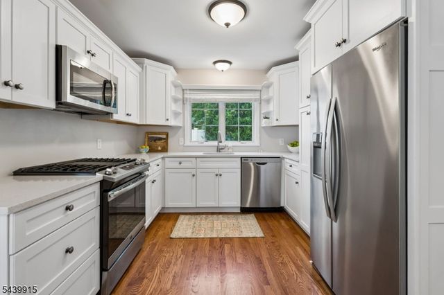 7 Holly Ct, Bloomfield Twp., NJ 07003