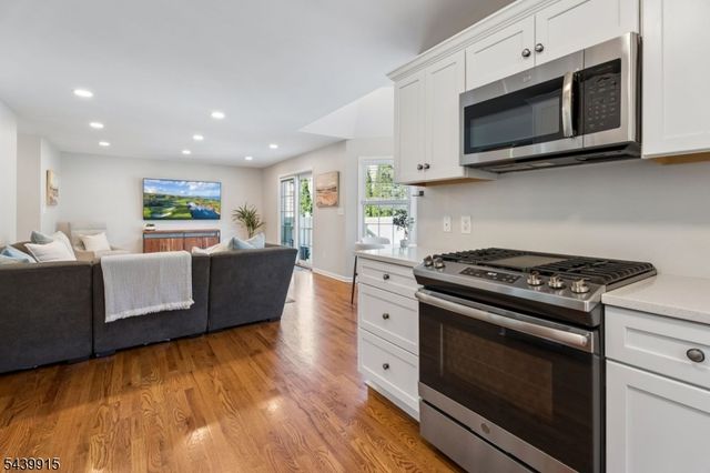 7 Holly Ct, Bloomfield Twp., NJ 07003